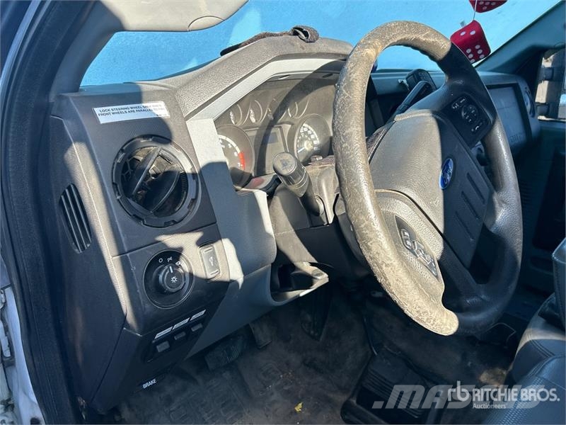 Ford F-350 4x4 Crew Cab Pickup (Inoperable) Other
