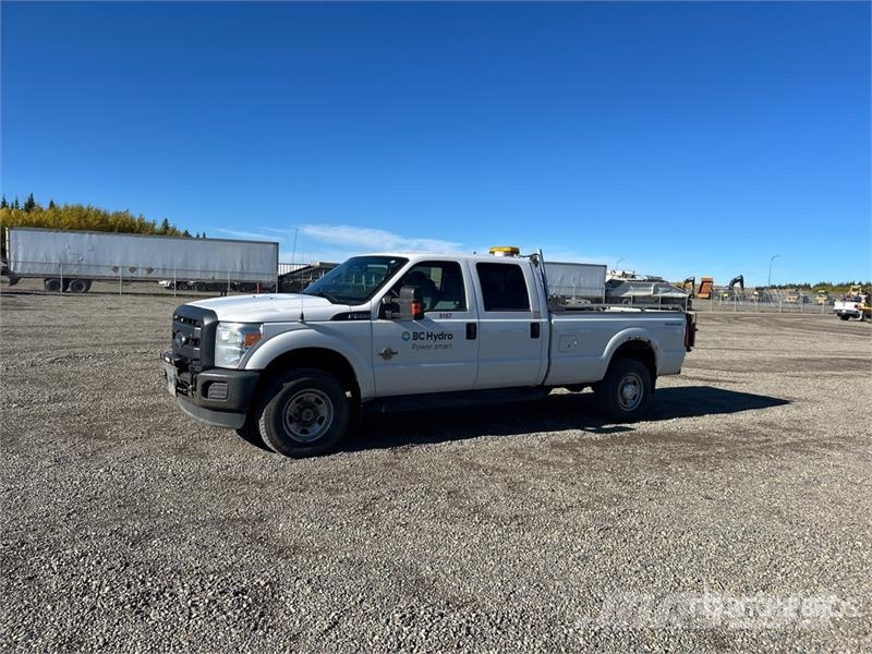 Ford F-350 4x4 Crew Cab Pickup 其他