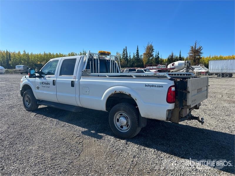 Ford F-350 4x4 Crew Cab Pickup 其他