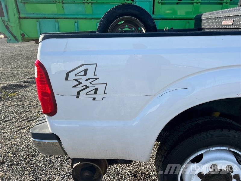 Ford F-350 4x4 Crew Cab Pickup (Inoperable) Other