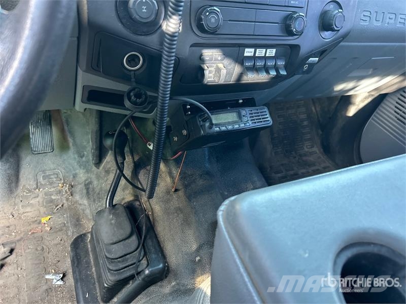 Ford F-350 4x4 Crew Cab Pickup (Inoperable) Other