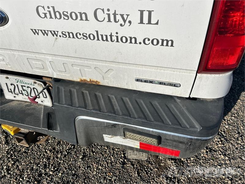 Ford F-350 4x4 Crew Cab Pickup (Inoperable) Other
