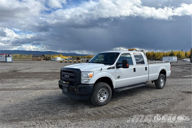 Ford F-350 4x4 Crew Cab Pickup Otros