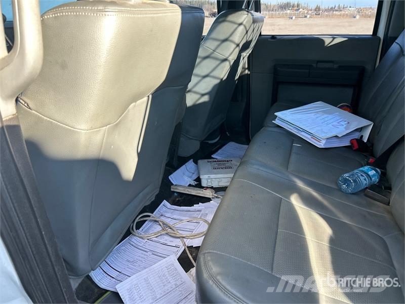 Ford F-350 4x4 Crew Cab Pickup (Inoperable) Other