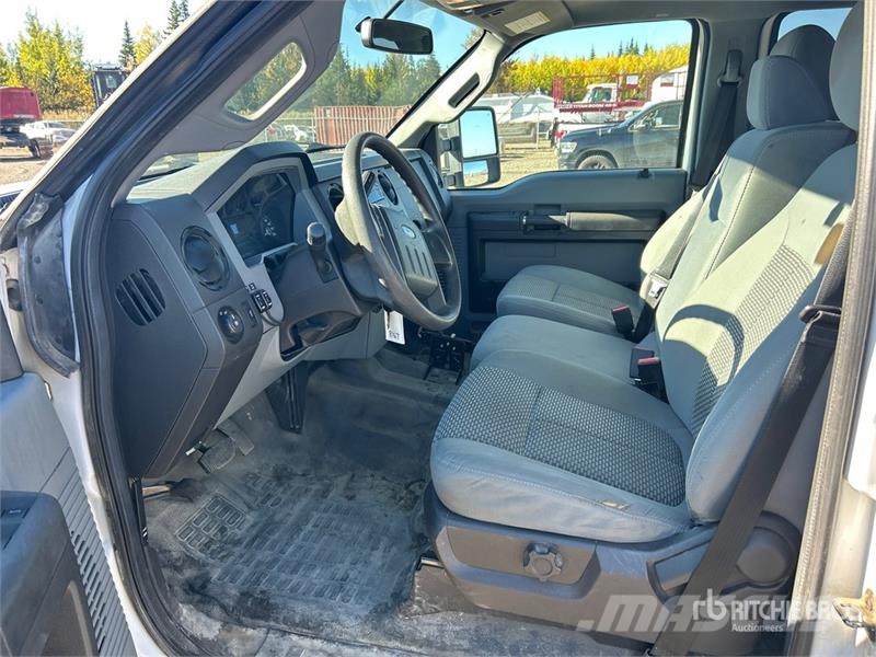 Ford F-350 4x4 Crew Cab Pickup 其他