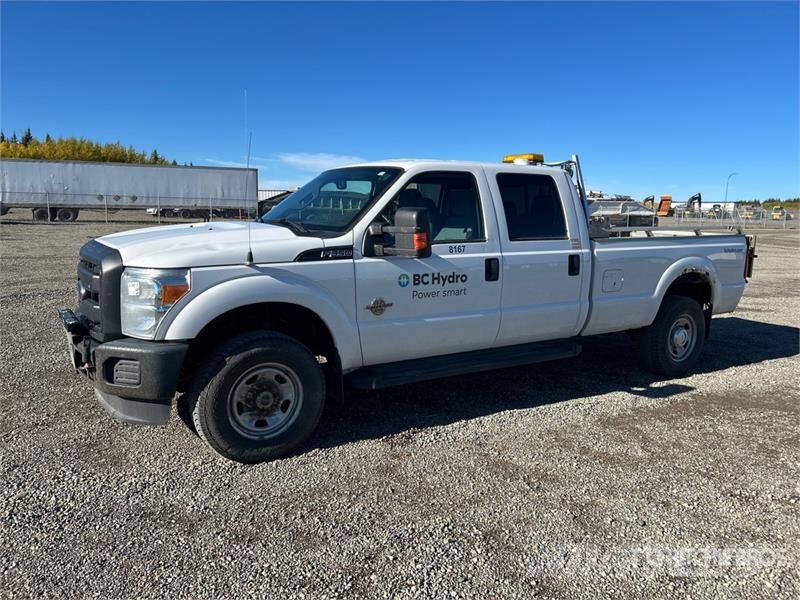 Ford F-350 4x4 Crew Cab Pickup 其他