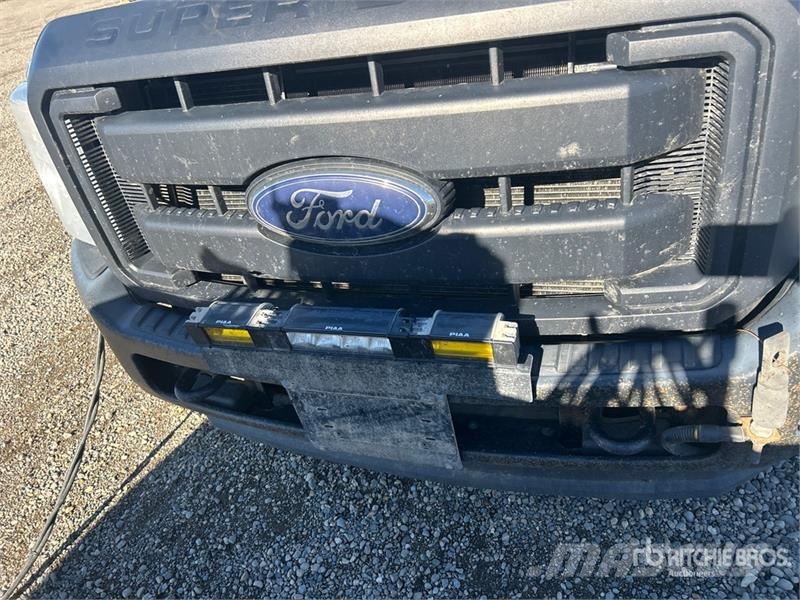 Ford F-350 4x4 Crew Cab Pickup 其他