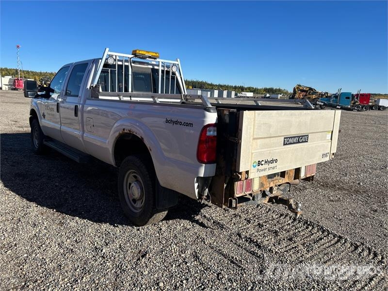Ford F-350 4x4 Crew Cab Pickup 其他