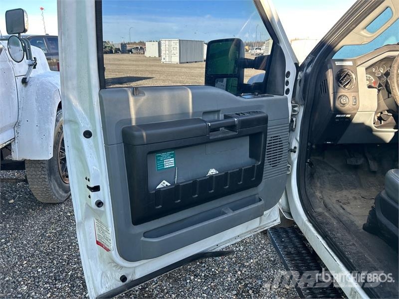 Ford F-350 4x4 Crew Cab Pickup (Inoperable) Other