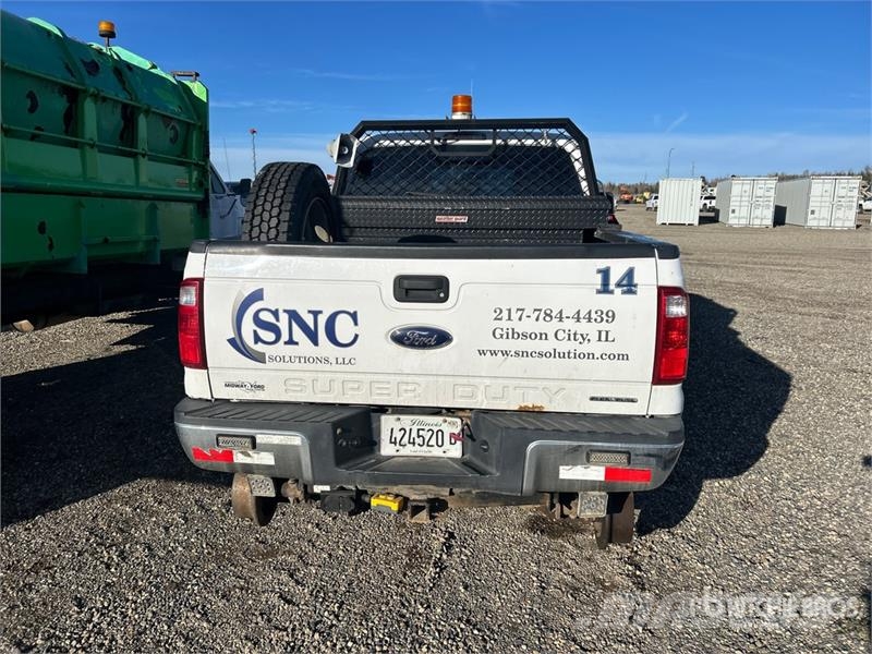 Ford F-350 4x4 Crew Cab Pickup (Inoperable) Other