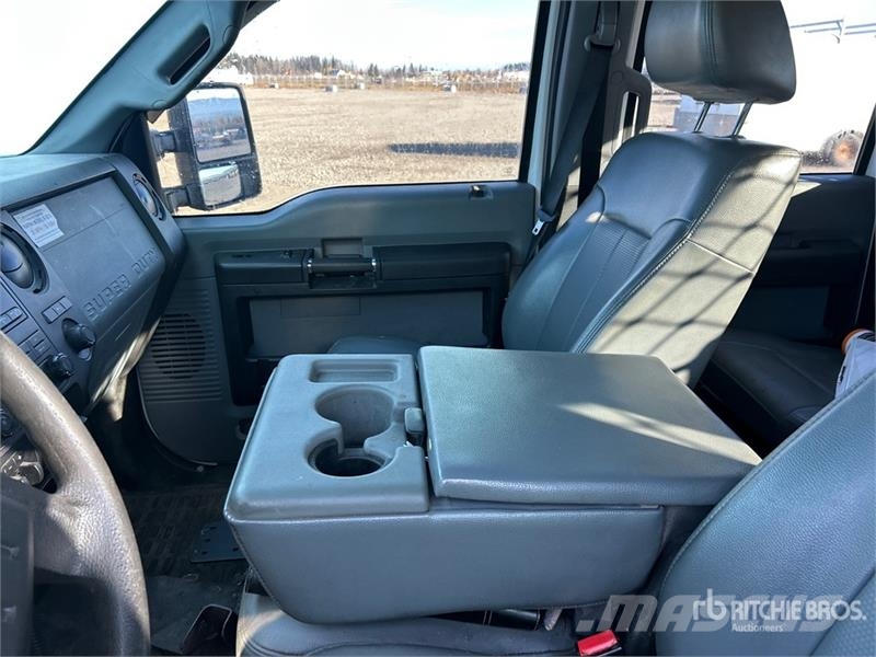 Ford F-350 4x4 Crew Cab Pickup (Inoperable) Other