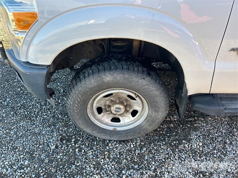 Ford F-350 4x4 Crew Cab Pickup 其他