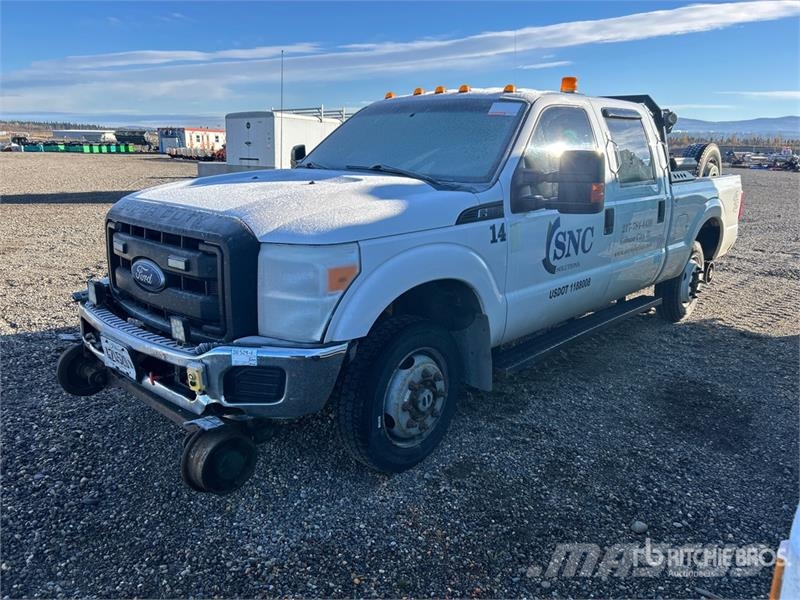Ford F-350 4x4 Crew Cab Pickup (Inoperable) Other