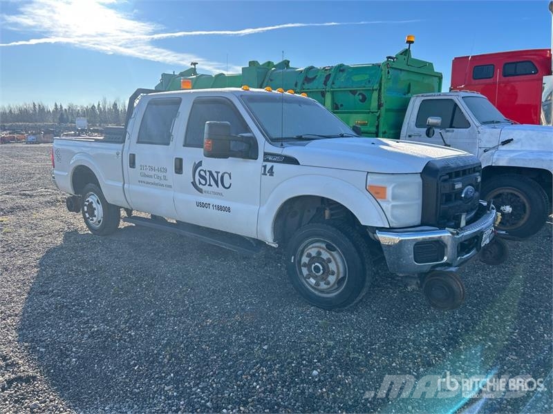Ford F-350 4x4 Crew Cab Pickup (Inoperable) Other