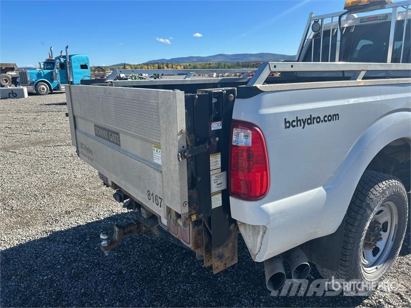 Ford F-350 4x4 Crew Cab Pickup 其他