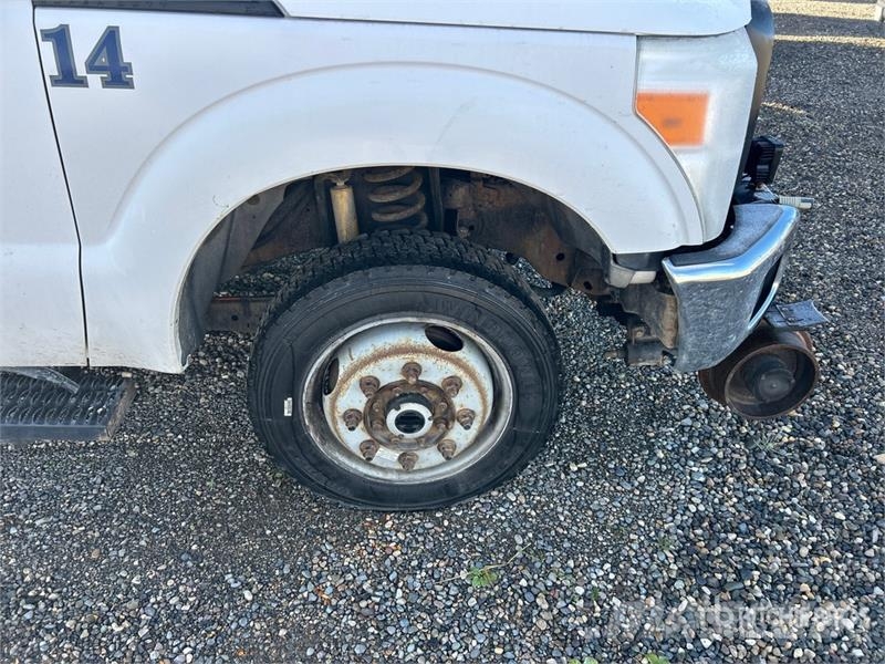Ford F-350 4x4 Crew Cab Pickup (Inoperable) Other