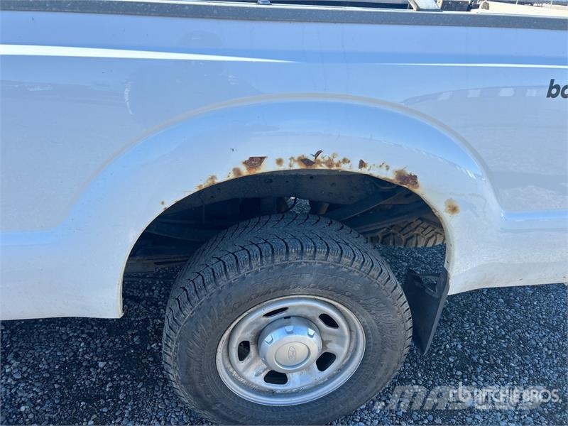 Ford F-350 4x4 Crew Cab Pickup 其他