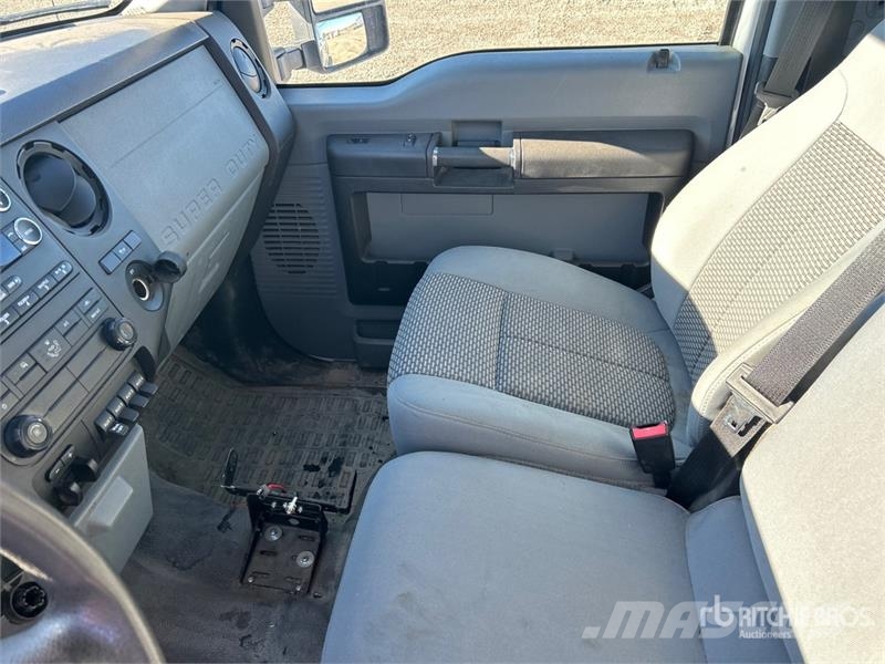 Ford F-350 4x4 Crew Cab Pickup 其他