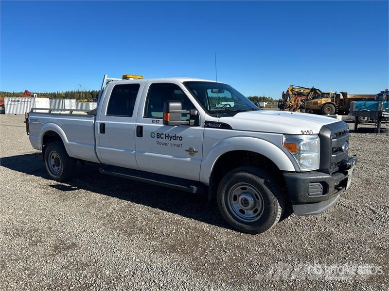 Ford F-350 4x4 Crew Cab Pickup 其他
