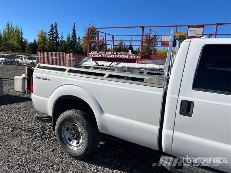 Ford F-350 4x4 Crew Cab Pickup 其他