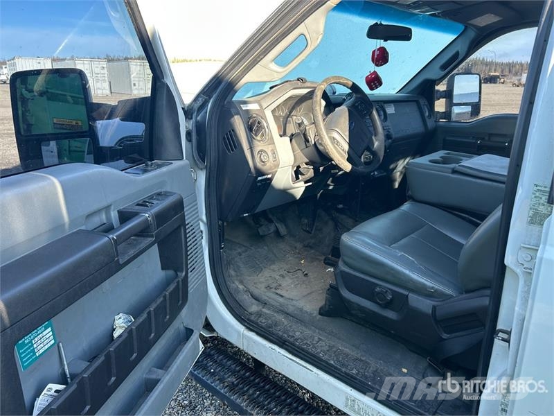 Ford F-350 4x4 Crew Cab Pickup (Inoperable) Other