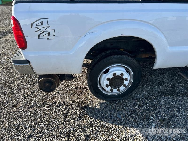 Ford F-350 4x4 Crew Cab Pickup (Inoperable) Other