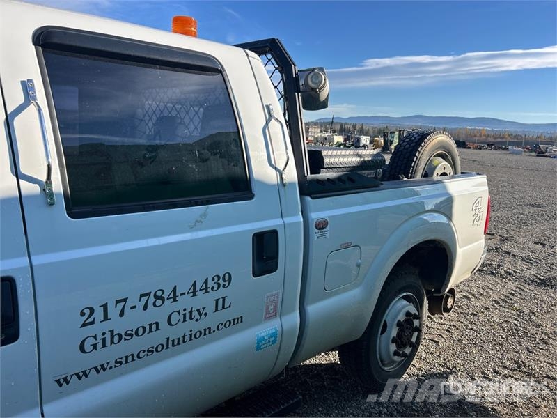 Ford F-350 4x4 Crew Cab Pickup (Inoperable) Other