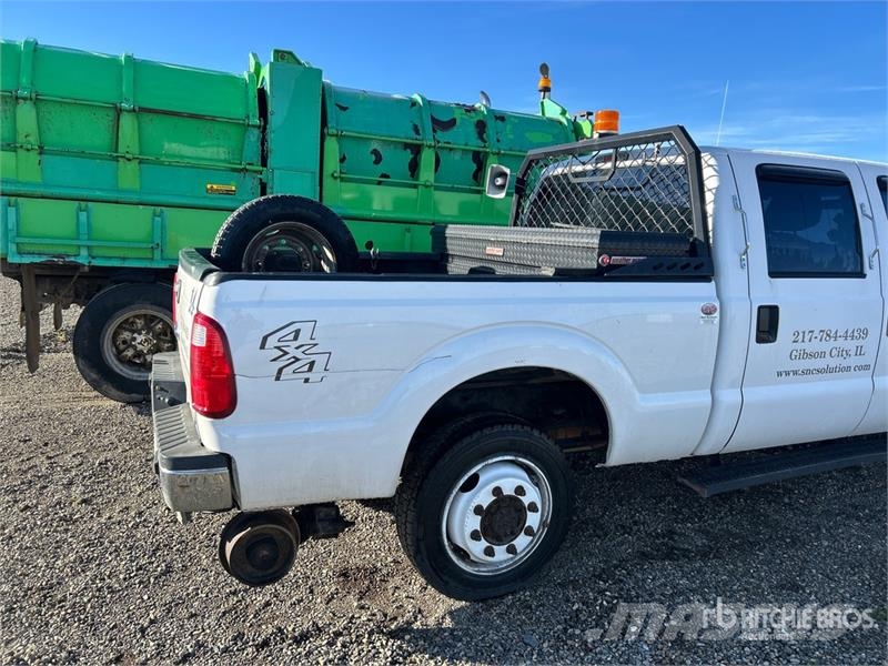 Ford F-350 4x4 Crew Cab Pickup (Inoperable) Other