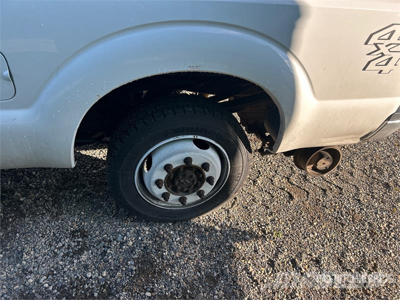 Ford F-350 4x4 Crew Cab Pickup (Inoperable) Other