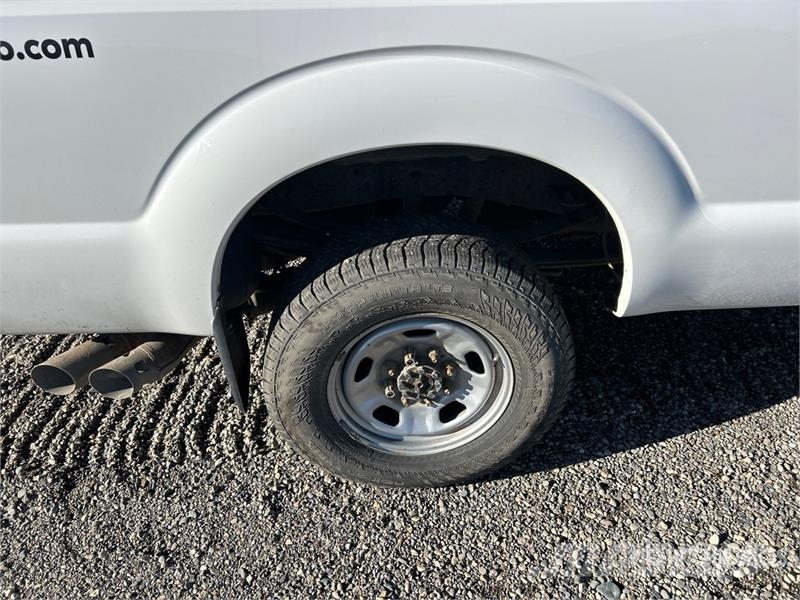 Ford F-350 4x4 Crew Cab Pickup 其他