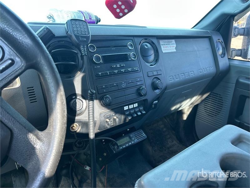 Ford F-350 4x4 Crew Cab Pickup (Inoperable) Other