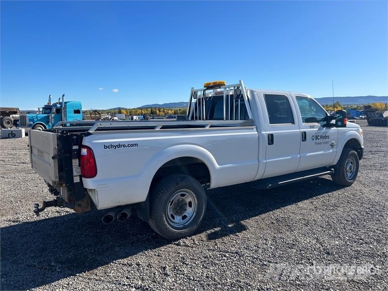 Ford F-350 4x4 Crew Cab Pickup 其他