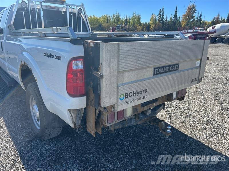 Ford F-350 4x4 Crew Cab Pickup 其他