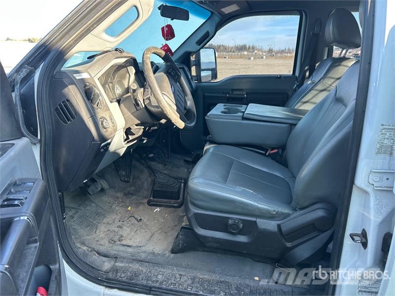 Ford F-350 4x4 Crew Cab Pickup (Inoperable) Other