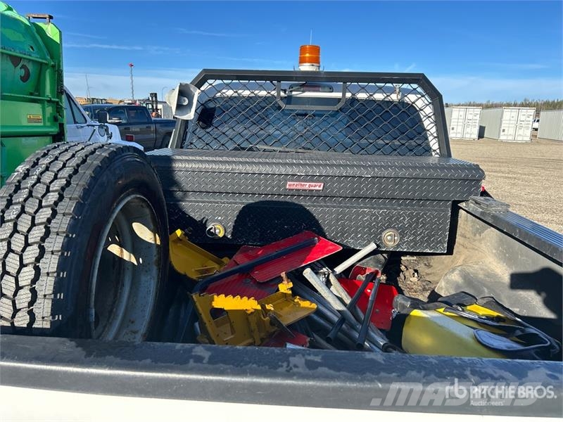 Ford F-350 4x4 Crew Cab Pickup (Inoperable) Other