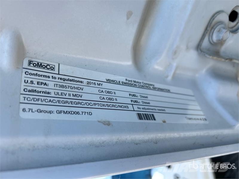 Ford F-350 4x4 Crew Cab Pickup 其他