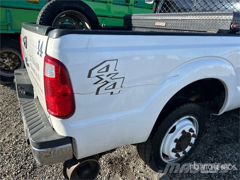 Ford F-350 4x4 Crew Cab Pickup (Inoperable) Other