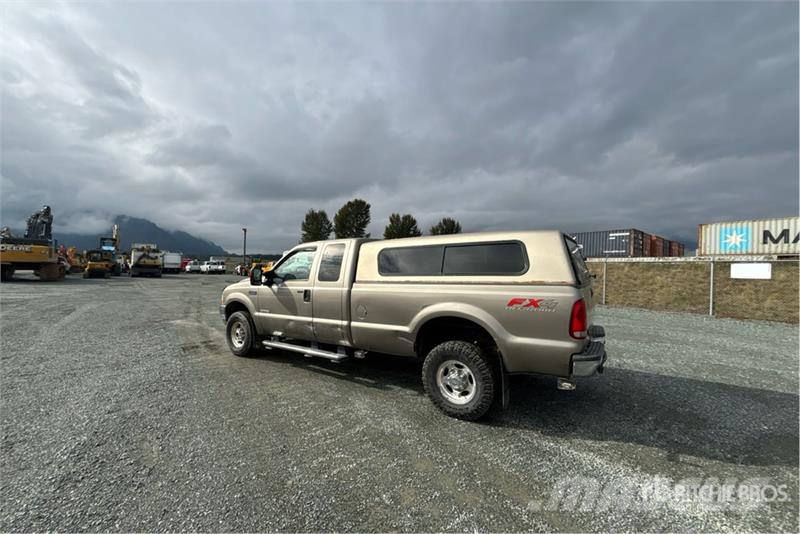 Ford F-350 Lariat 4x4 Pickup Další