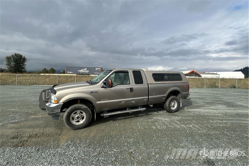 Ford F-350 Lariat 4x4 Pickup Další
