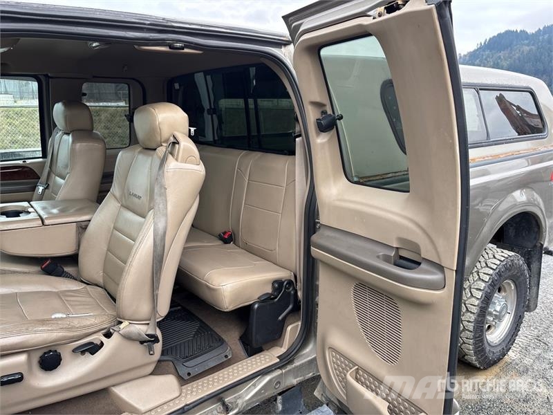 Ford F-350 Lariat 4x4 Pickup Další