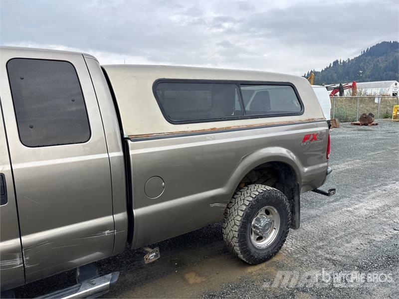 Ford F-350 Lariat 4x4 Pickup Další