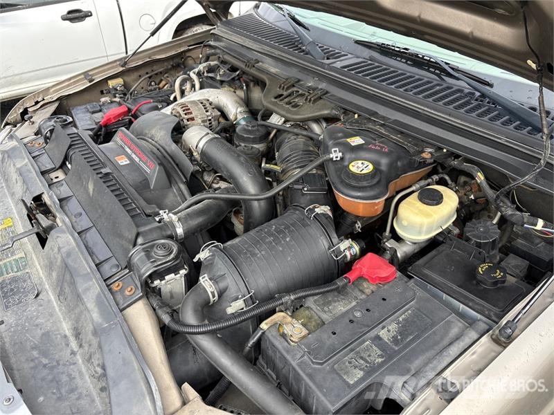 Ford F-350 Lariat 4x4 Pickup Další