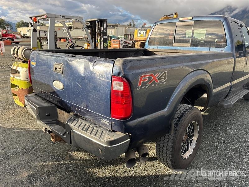 Ford F-350 Lariat 4x4 Extended Cab Pickup Ostalo