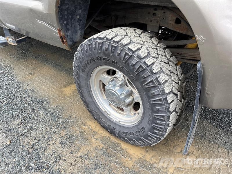 Ford F-350 Lariat 4x4 Pickup Další