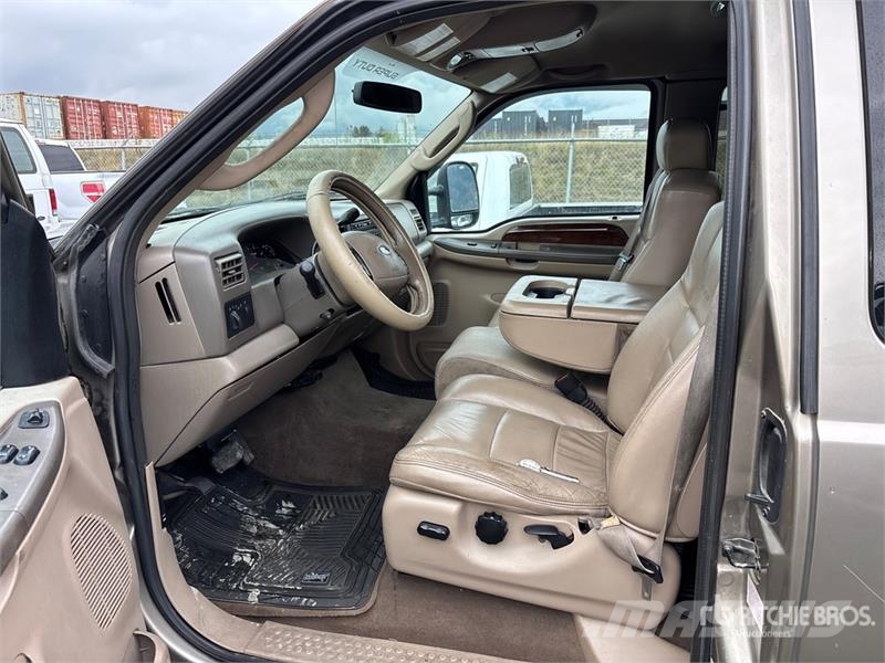 Ford F-350 Lariat 4x4 Pickup Další