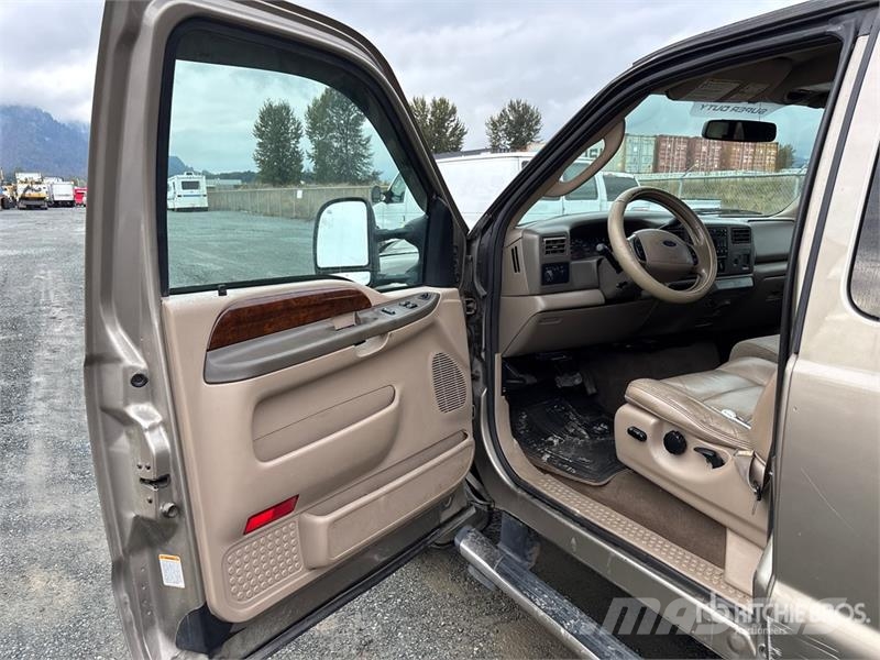 Ford F-350 Lariat 4x4 Pickup Další