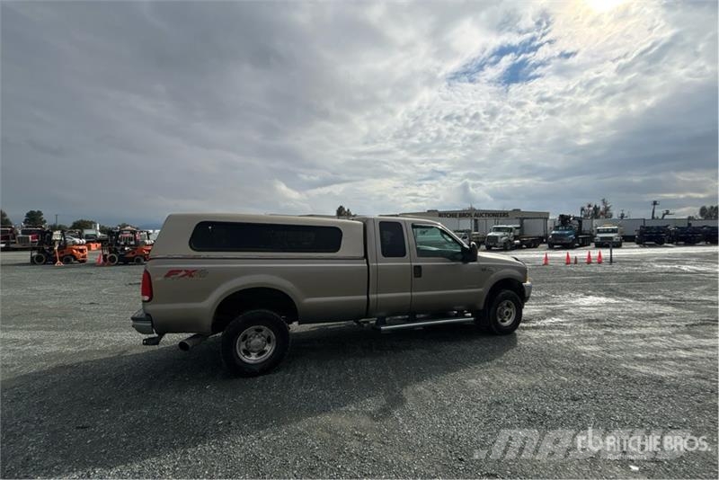Ford F-350 Lariat 4x4 Pickup Další