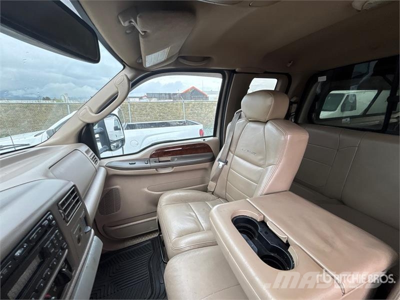 Ford F-350 Lariat 4x4 Pickup Další