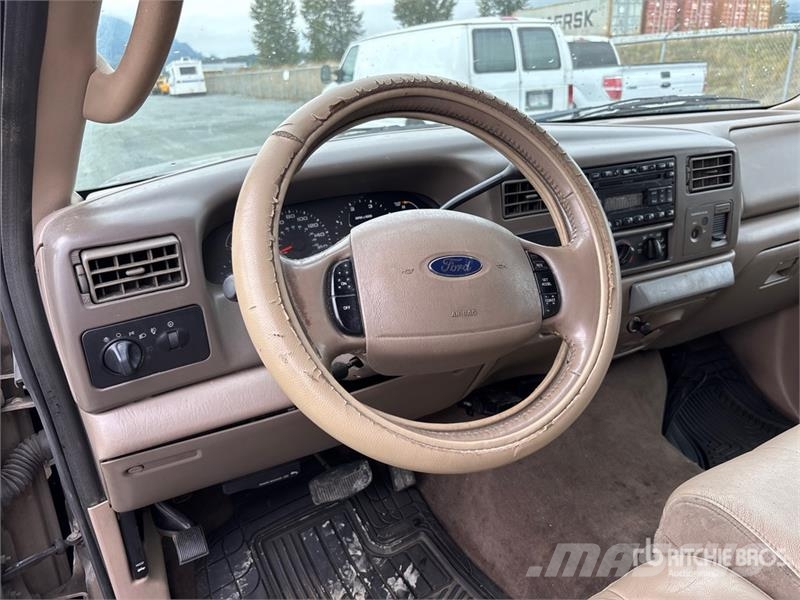 Ford F-350 Lariat 4x4 Pickup Další