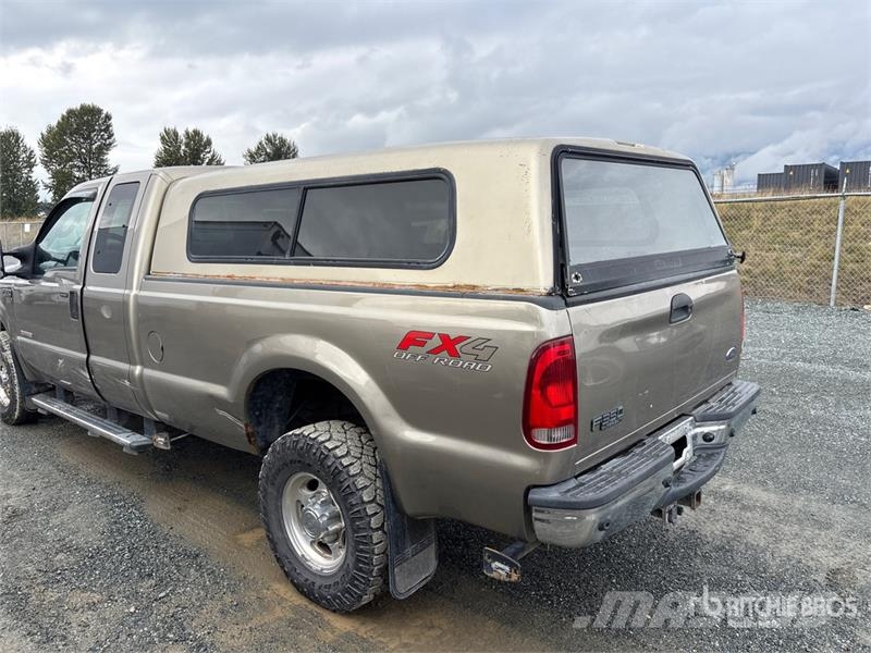 Ford F-350 Lariat 4x4 Pickup Další